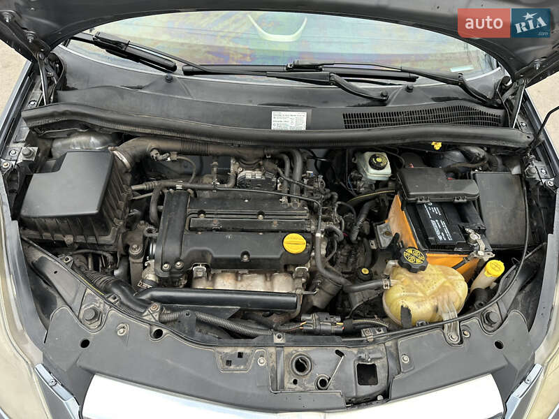 Хэтчбек Opel Corsa 2008 в 