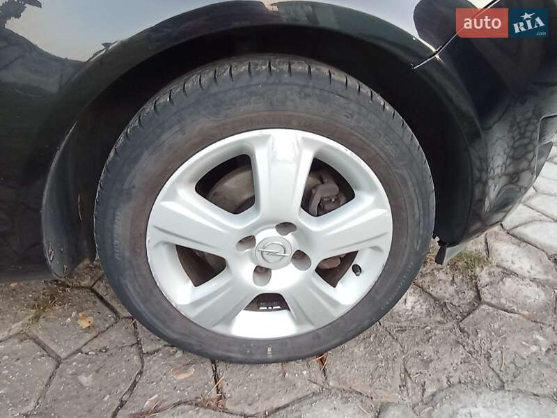 Хэтчбек Opel Corsa 2008 в Коростене