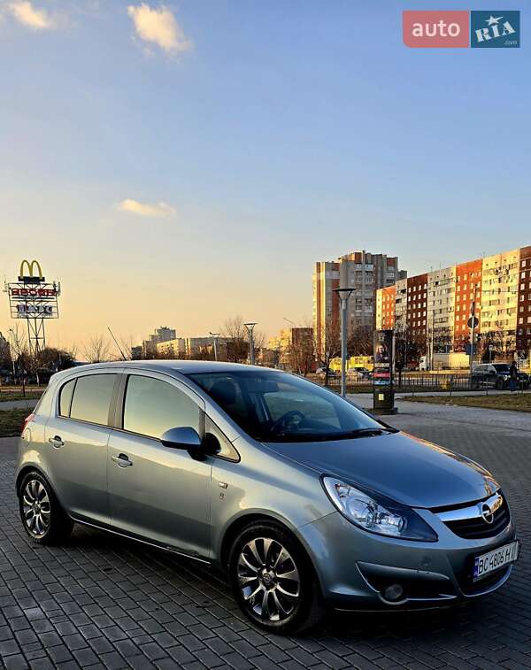 Хэтчбек Opel Corsa 2010 в Львове