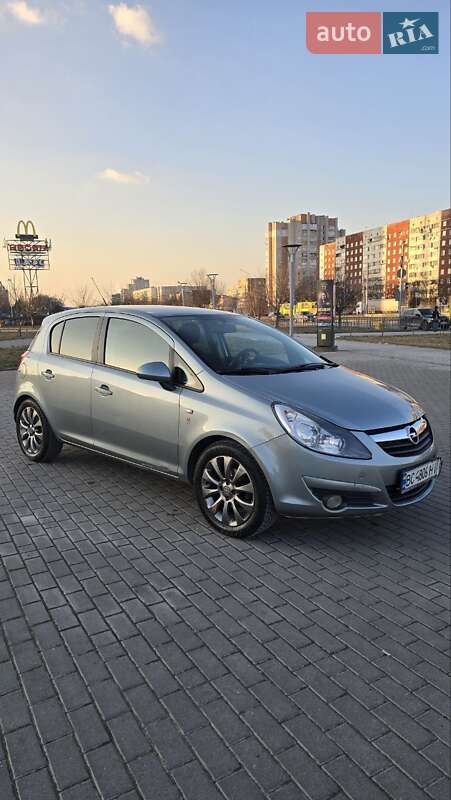 Хэтчбек Opel Corsa 2010 в Львове
