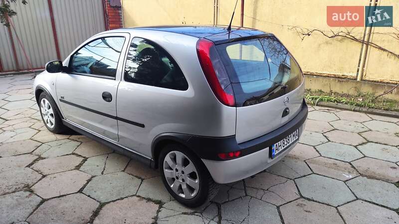 Хэтчбек Opel Corsa 2001 в Мукачево