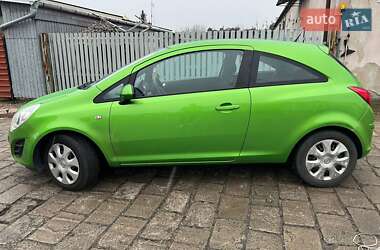 Хэтчбек Opel Corsa 2013 в 