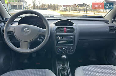Хэтчбек Opel Corsa 2003 в 