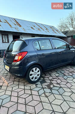 Хетчбек Opel Corsa 2009 в 