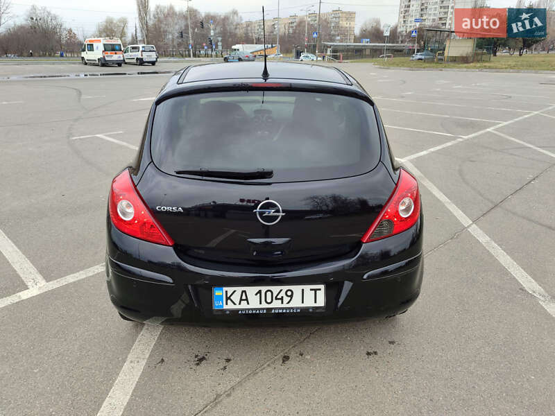 Хэтчбек Opel Corsa 2010 в Киеве