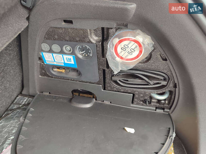 Хэтчбек Opel Corsa 2010 в Киеве