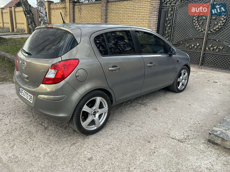 Хэтчбек Opel Corsa 2013 в Днепре