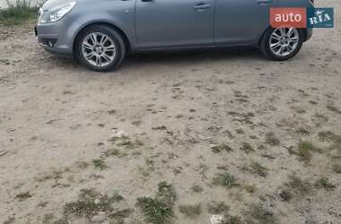 Хэтчбек Opel Corsa 2009 в 
