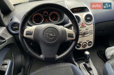 Хэтчбек Opel Corsa 2007 в 
