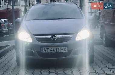 Хэтчбек Opel Corsa 2007 в 