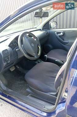 Хетчбек Opel Corsa 2004 в 