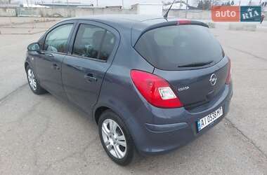 Хэтчбек Opel Corsa 2010 в 