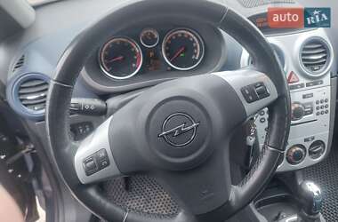 Хэтчбек Opel Corsa 2010 в 