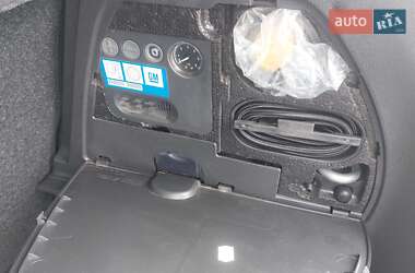 Хэтчбек Opel Corsa 2010 в 