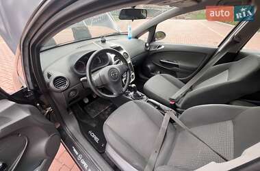 Хэтчбек Opel Corsa 2009 в 