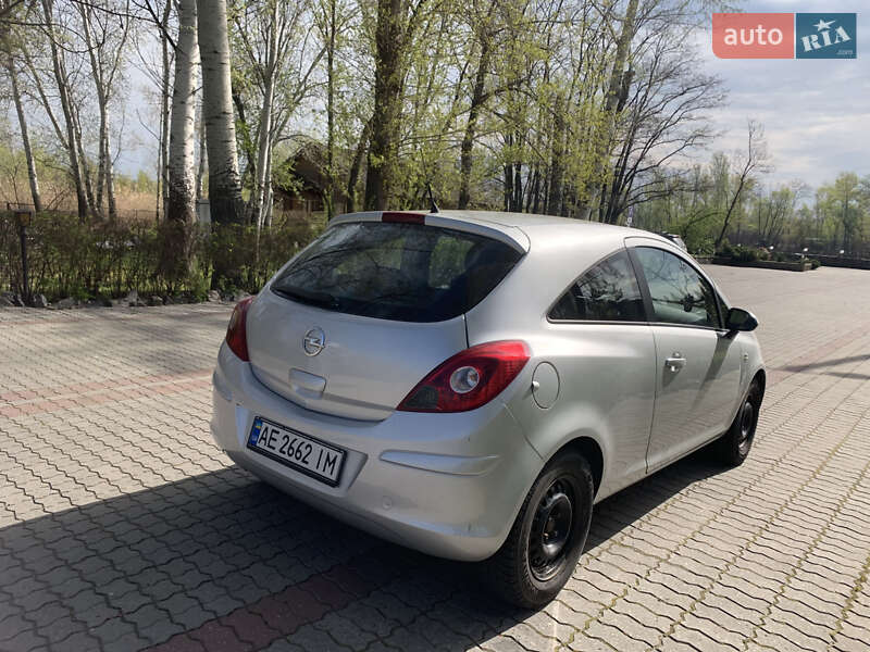Хетчбек Opel Corsa 2014 в Дніпрі
