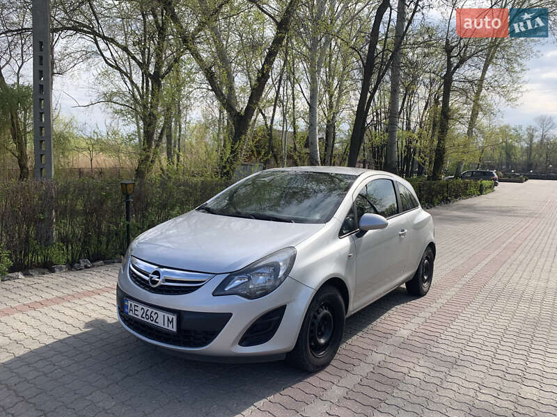 Хэтчбек Opel Corsa 2014 в 