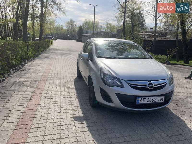 Хетчбек Opel Corsa 2014 в Дніпрі