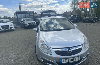 Хэтчбек Opel Corsa 2009 в Ивано-Франковске