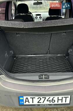 Хэтчбек Opel Corsa 2011 в 