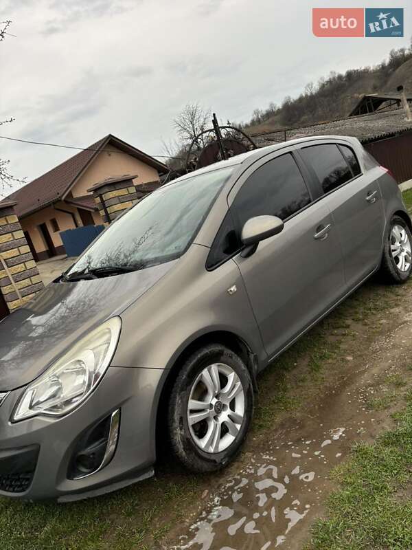 Хетчбек Opel Corsa 2011 в Тлумачі