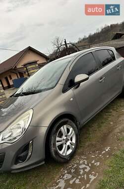 Хэтчбек Opel Corsa 2011 в 