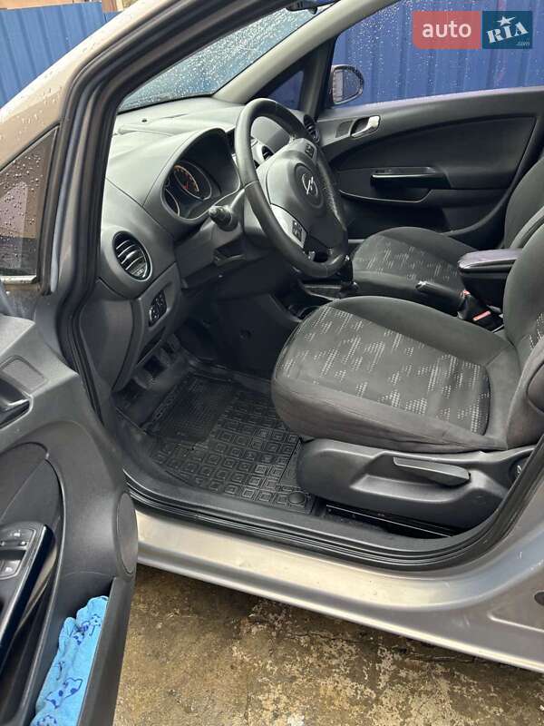 Хетчбек Opel Corsa 2011 в Тлумачі