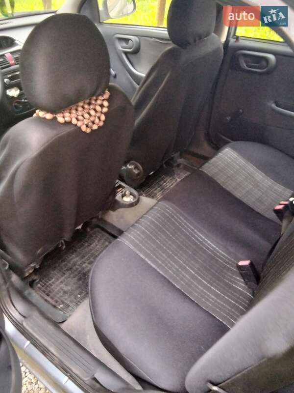 Хэтчбек Opel Corsa 2003 в Сумах