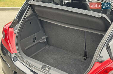 Хетчбек Opel Corsa 2013 в 