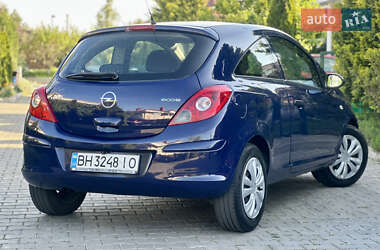 Хэтчбек Opel Corsa 2009 в 