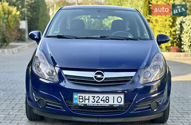 Хэтчбек Opel Corsa 2009 в 