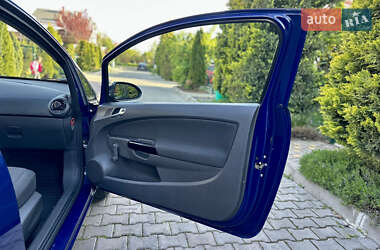 Хэтчбек Opel Corsa 2009 в 