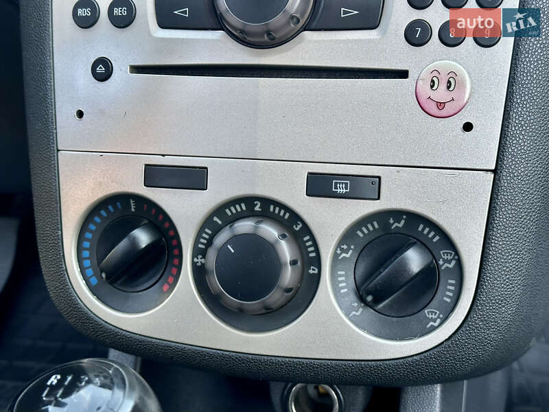 Хэтчбек Opel Corsa 2009 в Одессе