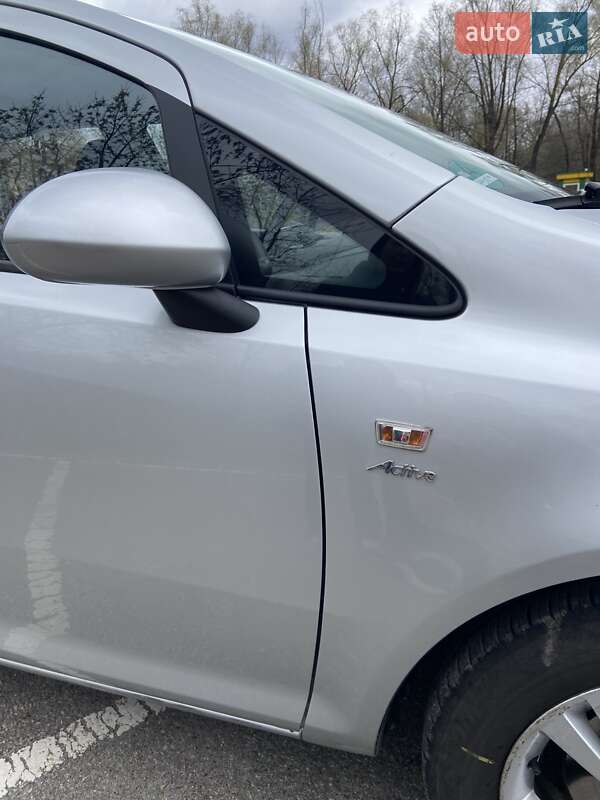 Хэтчбек Opel Corsa 2013 в Чернигове