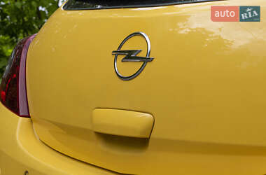 Хэтчбек Opel Corsa 2010 в 