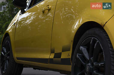 Хэтчбек Opel Corsa 2010 в 