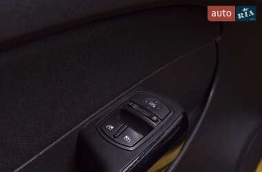 Хэтчбек Opel Corsa 2010 в 