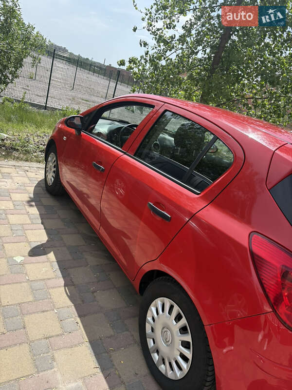 Хэтчбек Opel Corsa 2009 в Гайсине