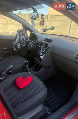 Хэтчбек Opel Corsa 2010 в 