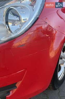 Хэтчбек Opel Corsa 2010 в 