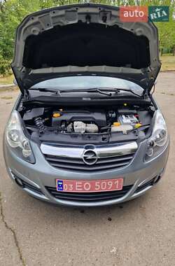 Хэтчбек Opel Corsa 2010 в 