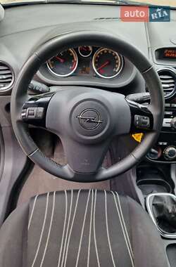 Хэтчбек Opel Corsa 2010 в 