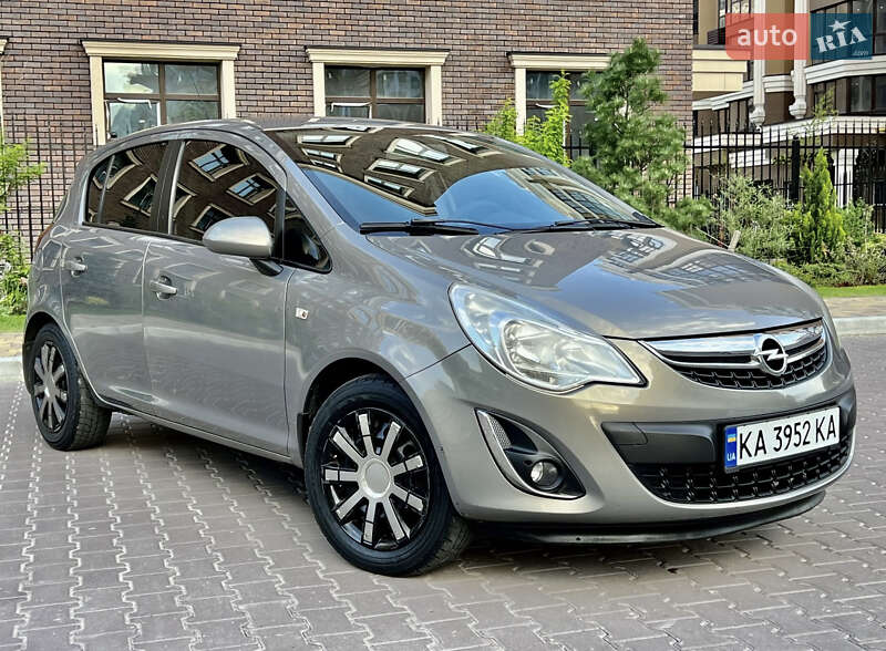 Хэтчбек Opel Corsa 2012 в Сумах