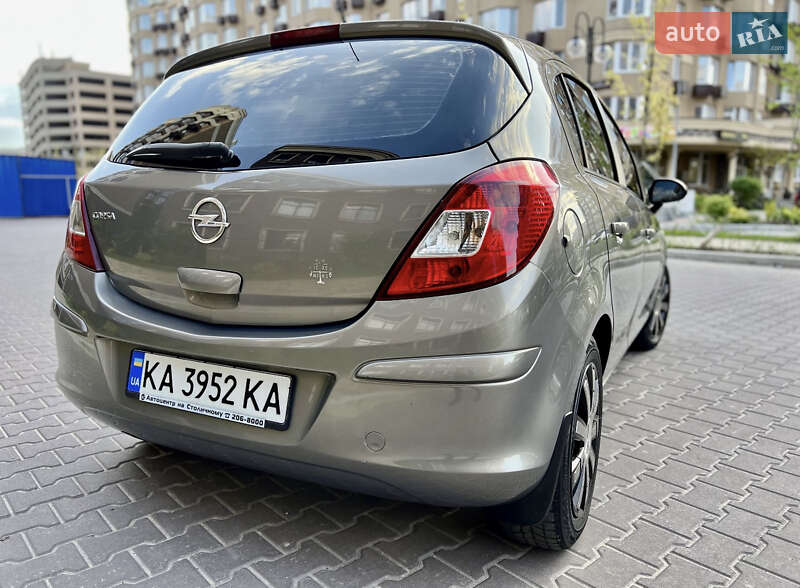 Хэтчбек Opel Corsa 2012 в Сумах