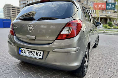 Хэтчбек Opel Corsa 2012 в 
