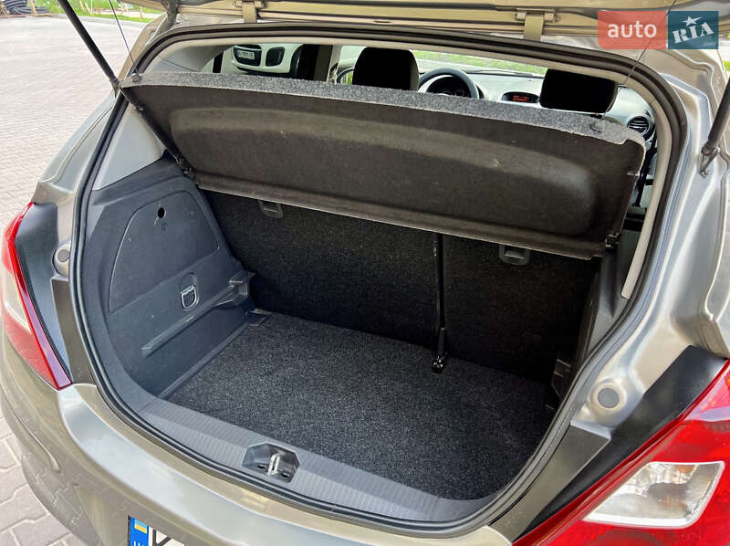 Хэтчбек Opel Corsa 2012 в Сумах