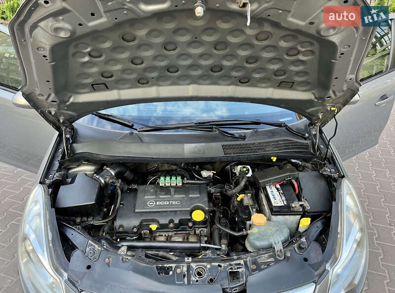 Хэтчбек Opel Corsa 2012 в Сумах