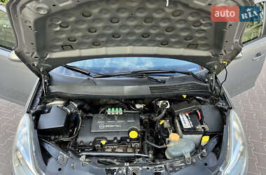 Хэтчбек Opel Corsa 2012 в 