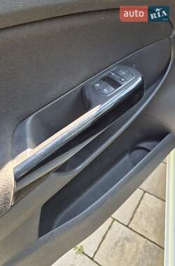 Хэтчбек Opel Corsa 2011 в 