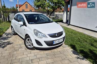 Хэтчбек Opel Corsa 2011 в 